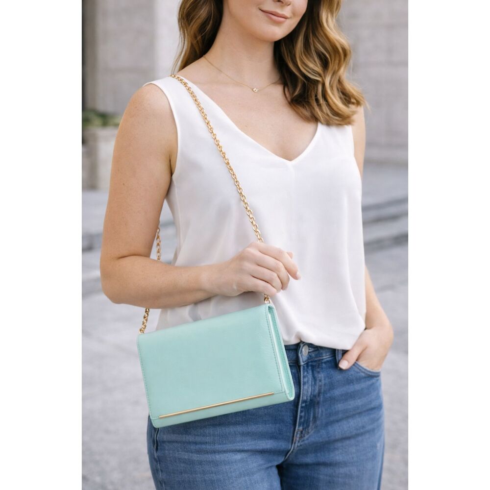 Halogen Multi-Compartment Small Purse Light Green